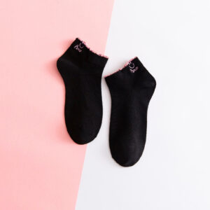 kaus kaki hitam
