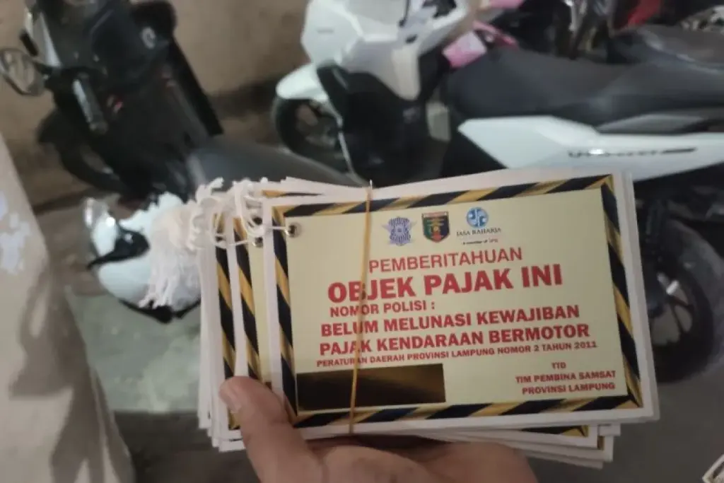 nunggak pajak sticker