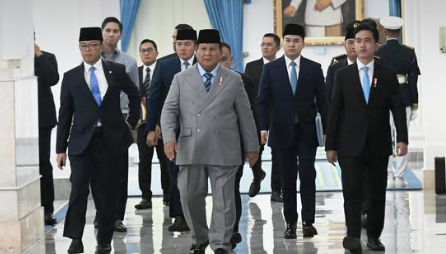 sidang kabinet prabowo. Prabowo guru besar