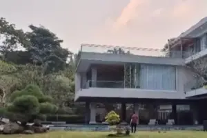 rumah riza chalid