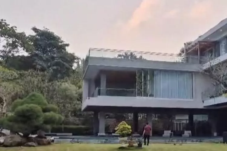rumah riza chalid