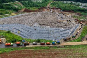 Kisah Supir Truk Sampah