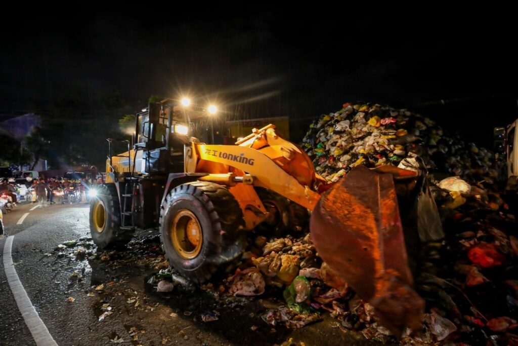 100 Ton Sampah Terangkat, Pemkot Bandung Kebut Bersihkan TPS Gunung Batu Timur