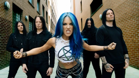 Alissa White-Gluz vokalis Arch Enemy