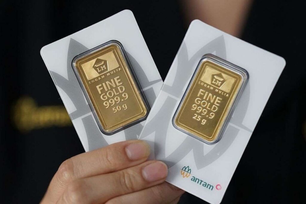 Cek, Harga Emas Antam Turun Hari Ini 16 November 2025