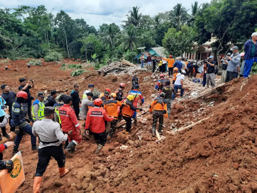 Gubernur Jateng Instruksikan Operasi Total Cari Korban Longsor di Cilacap