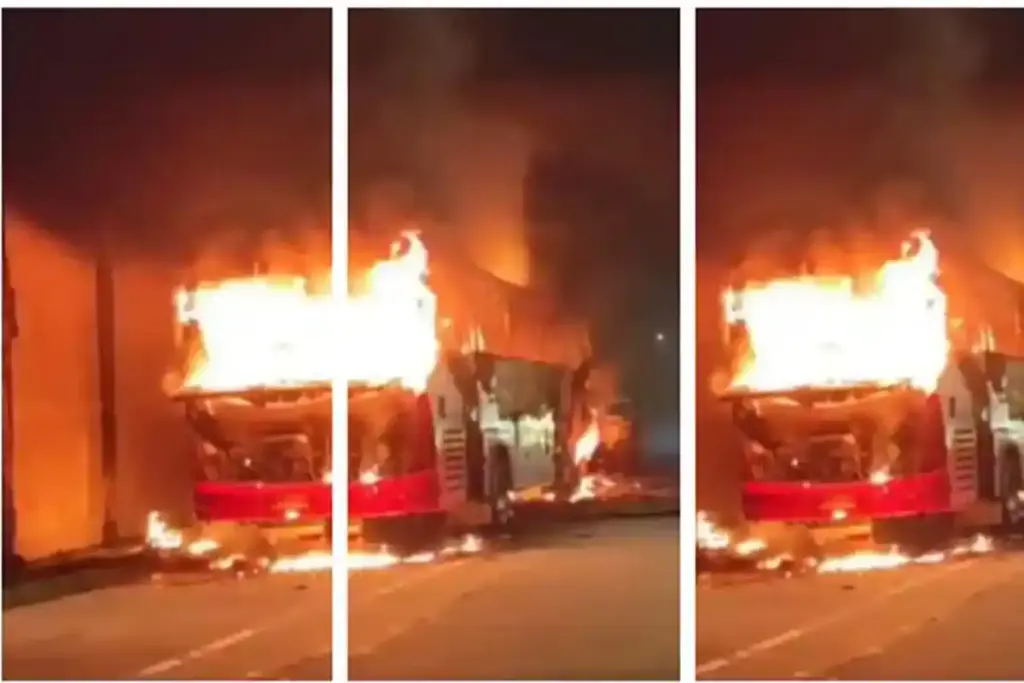 bus harapan jaya terbakar