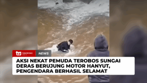 Aksi Nekat Pemuda Terobos Sungai Deras Berujung Motor Hanyut, Pengendara Berhasil Selamat