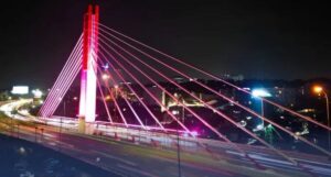 Pria Tewas Gantung Diri di Flyover Pasupati dengan Helm dan Jaket Hitam