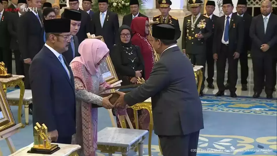 gelar pahlawan nasional soeharto (2)