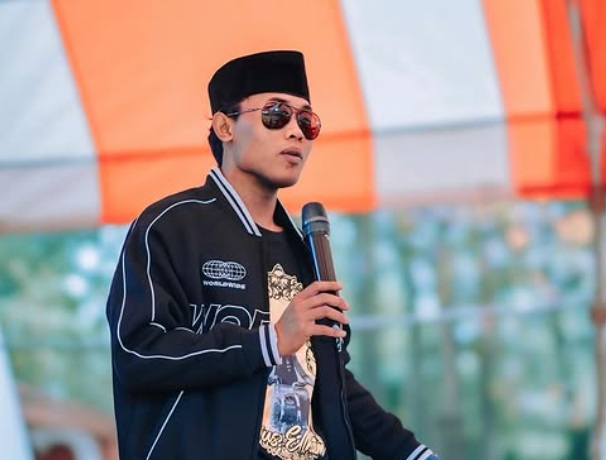 gus elham cium anak