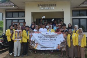 Mahasiswa Universitas Bhakti Kencana Eksplorasi Budaya dan Interaksi Sosial Kampung Budaya Legok Hayam