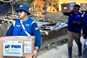 Relawan PNM Kembali Turun Langsung Salurkan Bantuan dan Kuatkan Korban Bencana
