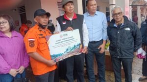 Respons Cepat OJK Jabar, Salurkan Bantuan untuk Warga Terdampak Longsor Cisarua