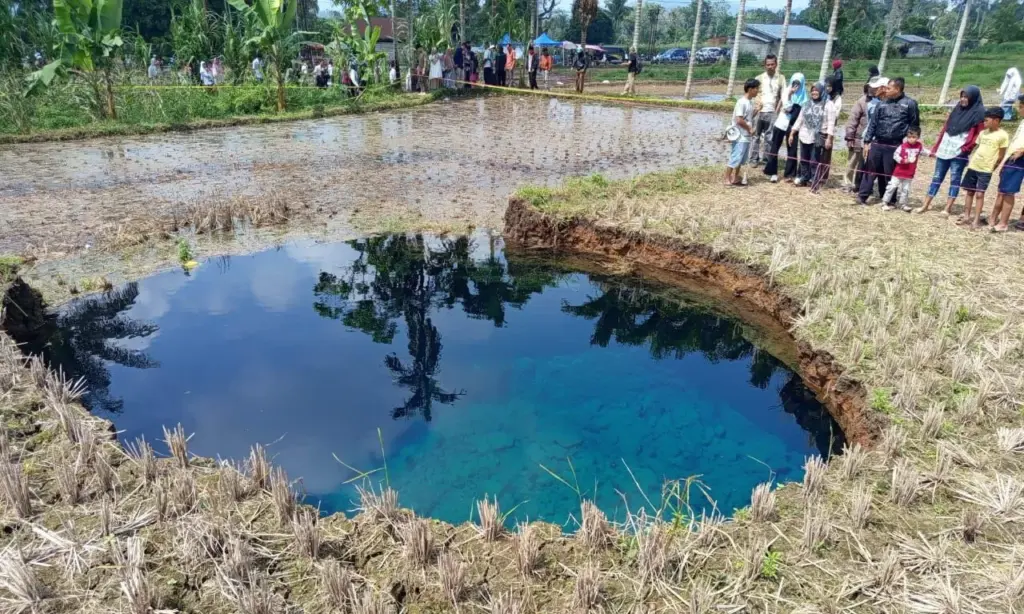 Sinkhole Sumbar