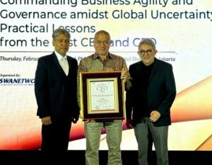 Presdir JNE Mohamad Feriadi Soeprapto Raih Penghargaan Indonesia Best CEO 2025