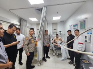 penusukan debt collector