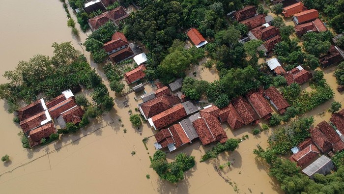 giant sea wall pekalongan