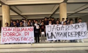 Mahasiswa UNY Gelar Aksi, Soroti Kebijakan Satu Arah hingga Tes Kesehatan yang Merugikan
