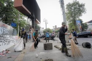 Anarko Rusak Fasilitas Kota Bandug Lampu Lalu Lintas dan Jaringan Fiber Optik 75% Hancur