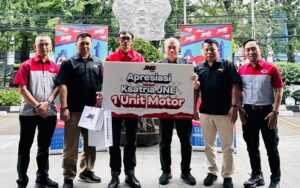 JNE Dampingi dan Beri Apresiasi kepada Kurir Korban Begal di Bandung