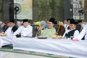 Dihadiri Bupati Bandung, KH Ubaidillah Ruhiat Lantik Wakil Ketua DPR RI Jadi Ketua Alumni Cipasung