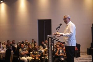 Farhan Camat dan Lurah Harus Jadi Pemimpin yang Hadir di Tengah Warga